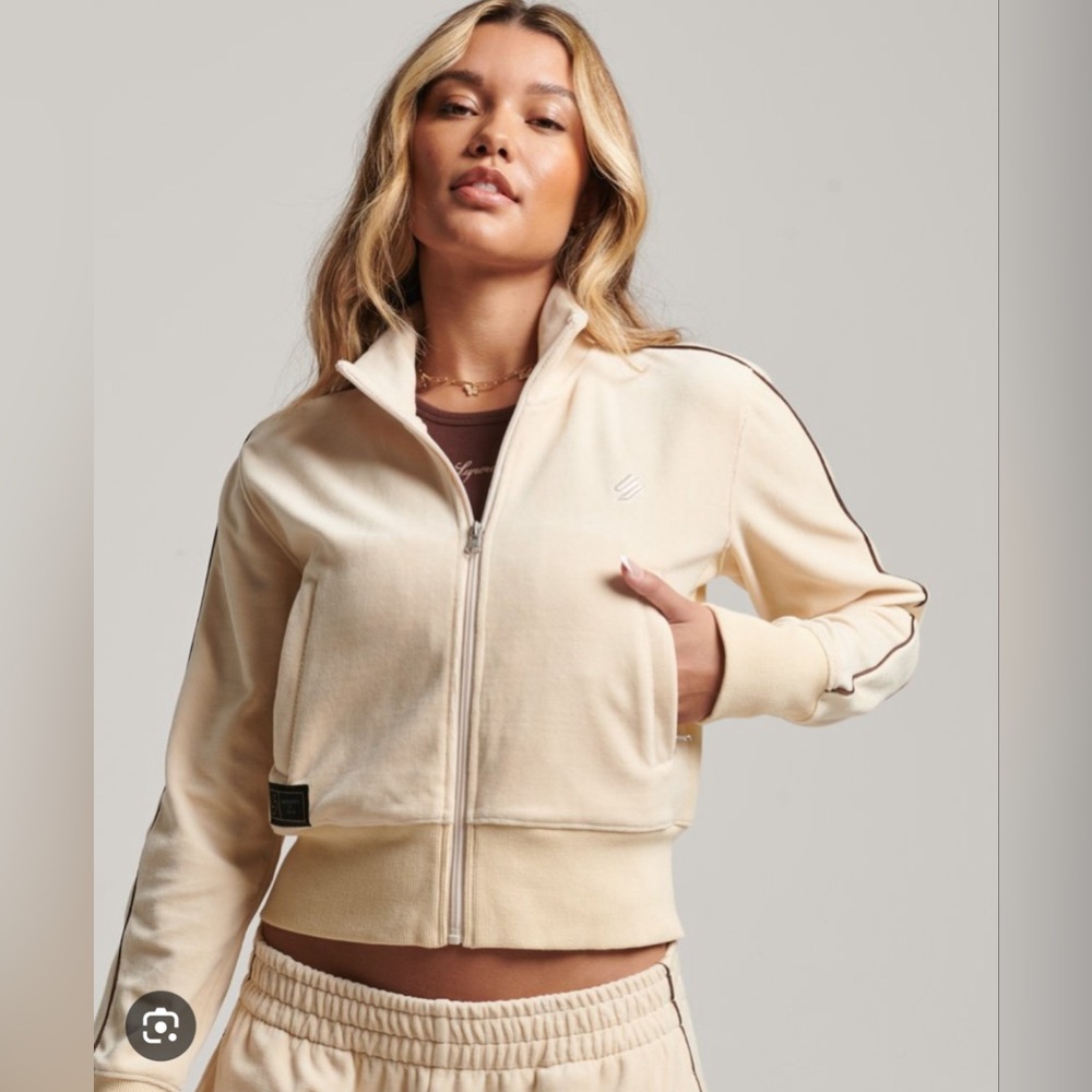 Superdry . Women’s XS. Tapioca color .